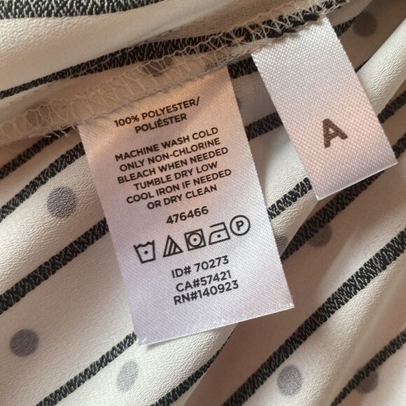 ❤️EUC Loft Blouse (size medium)❤️ - Picture 8 of 8